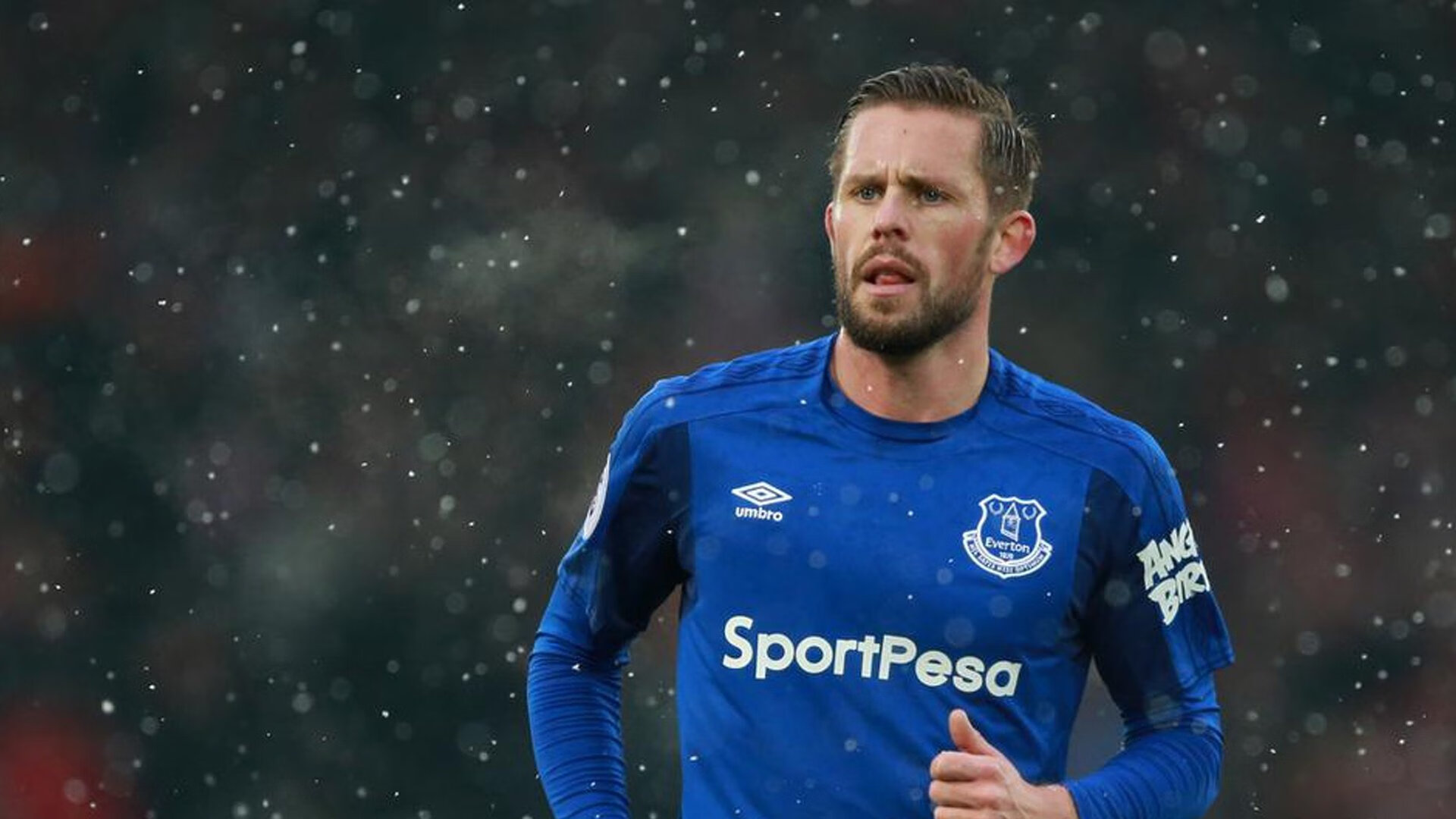 “帕布罗·马特拉的坚韧防守,助阿根廷美洲狮队锁定胜局”